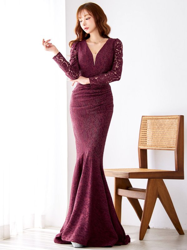 バーガンディー モデル:真優川咲 身長:158cm 着用サイズ:8号(Sサイズ)