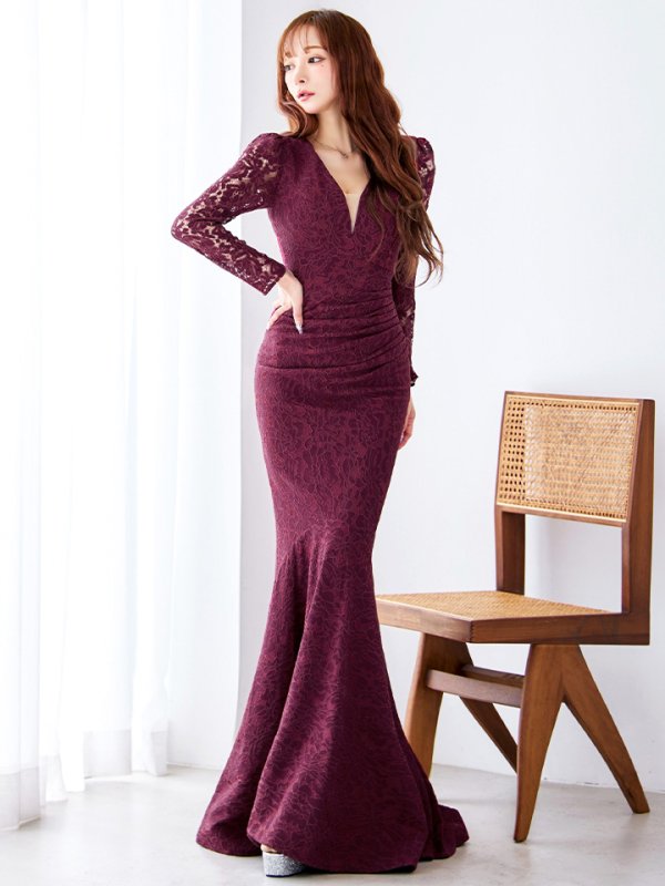 バーガンディー モデル:真優川咲 身長:158cm 着用サイズ:8号(Sサイズ)