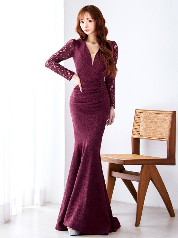 バーガンディー モデル:真優川咲 身長:158cm 着用サイズ:8号(Sサイズ)