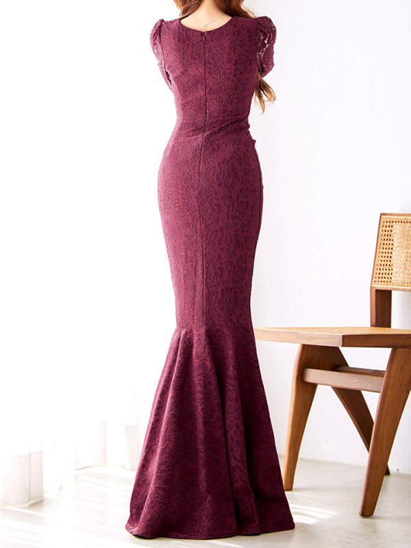 バーガンディー モデル:真優川咲 身長:158cm 着用サイズ:8号(Sサイズ)