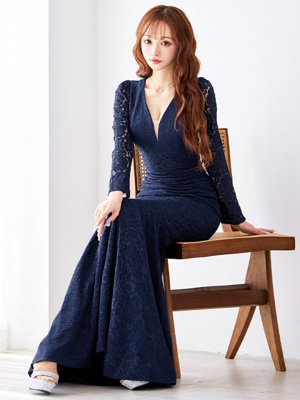 ネイビー モデル:真優川咲 身長:158cm 着用サイズ:8号(Sサイズ)