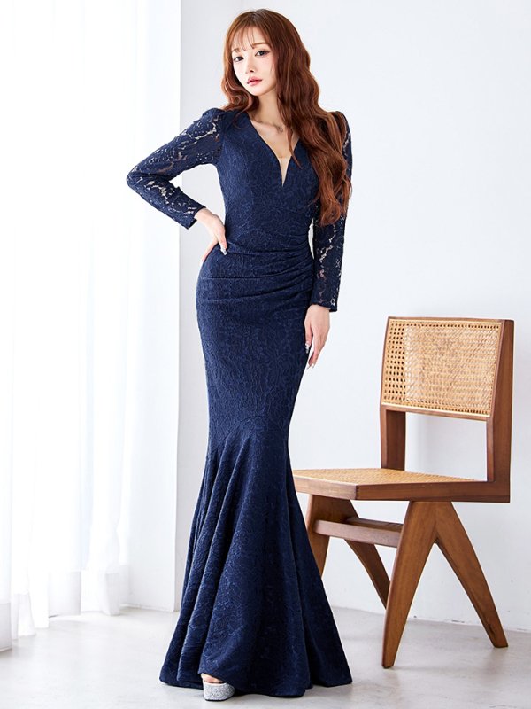 ネイビー モデル:真優川咲 身長:158cm 着用サイズ:8号(Sサイズ)