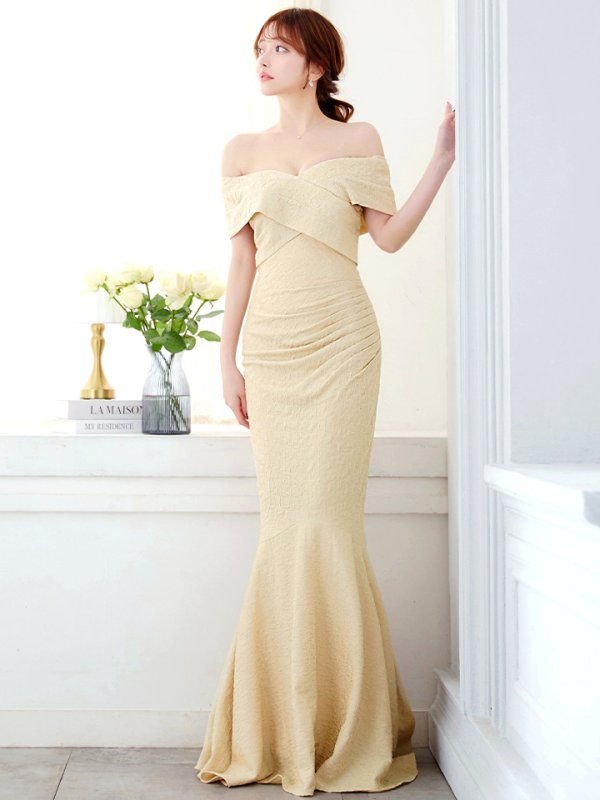 ベージュ モデル:羽澄まり 身長:158cm:Sサイズ