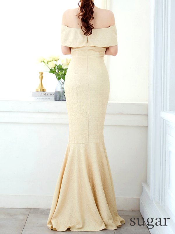 ベージュ モデル:羽澄まり 身長:158cm:Sサイズ