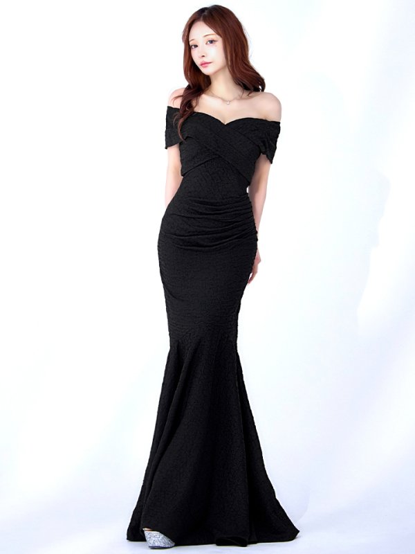 ブラック モデル:真優川咲 身長:158cm:Sサイズ