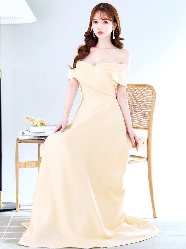 ライトベージュー モデル:ゆめ 身長:160cm 着用サイズ:8号(Sサイズ)