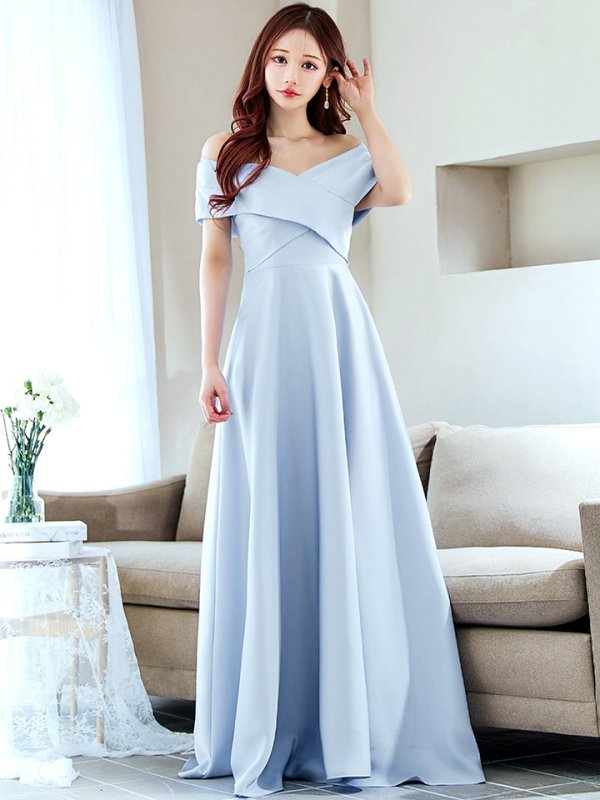 パウダーブルー モデル:真優川咲 身長:158cm 着用サイズ:8号(Sサイズ)