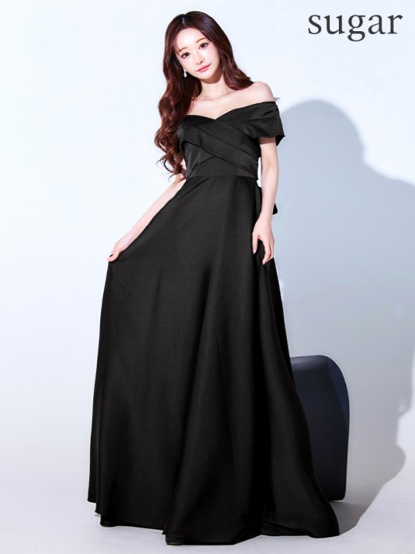 ブラック モデル：真優川咲　身長：158cm　着用サイズ：8号(Sサイズ)