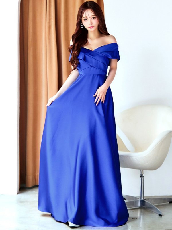 ロイヤルブルー モデル:真優川咲 身長:158cm 着用サイズ:8号(Sサイズ)