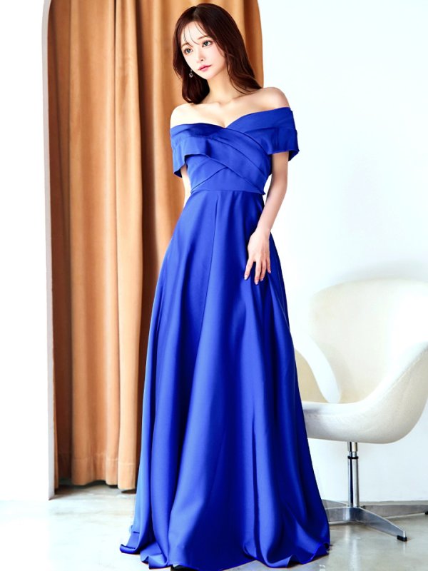 ロイヤルブルー モデル:真優川咲 身長:158cm 着用サイズ:8号(Sサイズ)