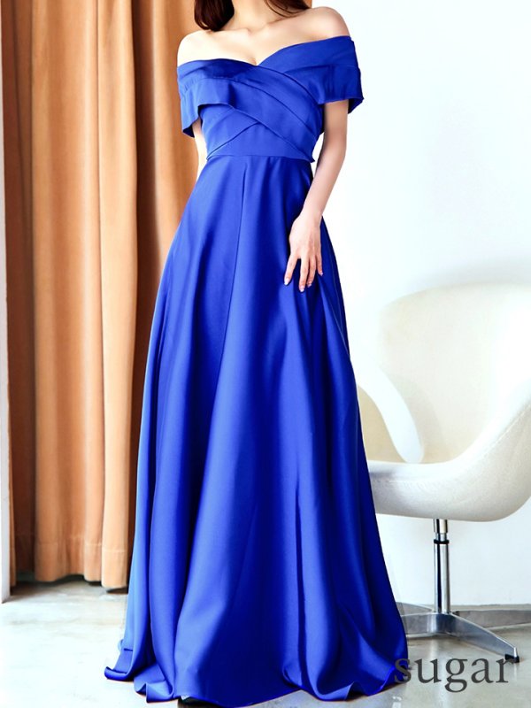 ロイヤルブルー モデル:真優川咲 身長:158cm 着用サイズ:8号(Sサイズ)