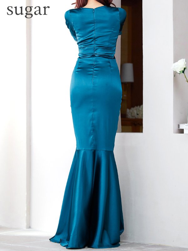 ティール　モデル：真優川咲　身長：158cm　着用サイズ：8号(Sサイズ)