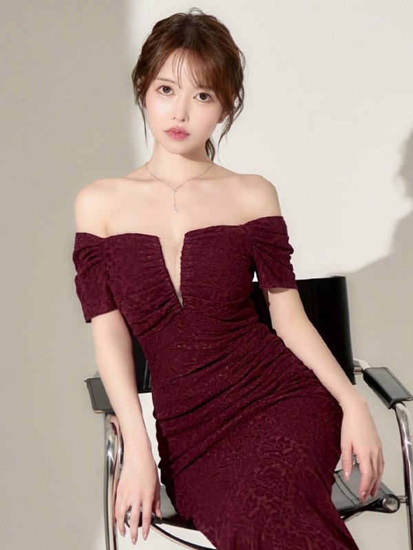 バーガンディー　モデル：ゆめ　身長：160cm　着用サイズ：8号(Sサイズ)