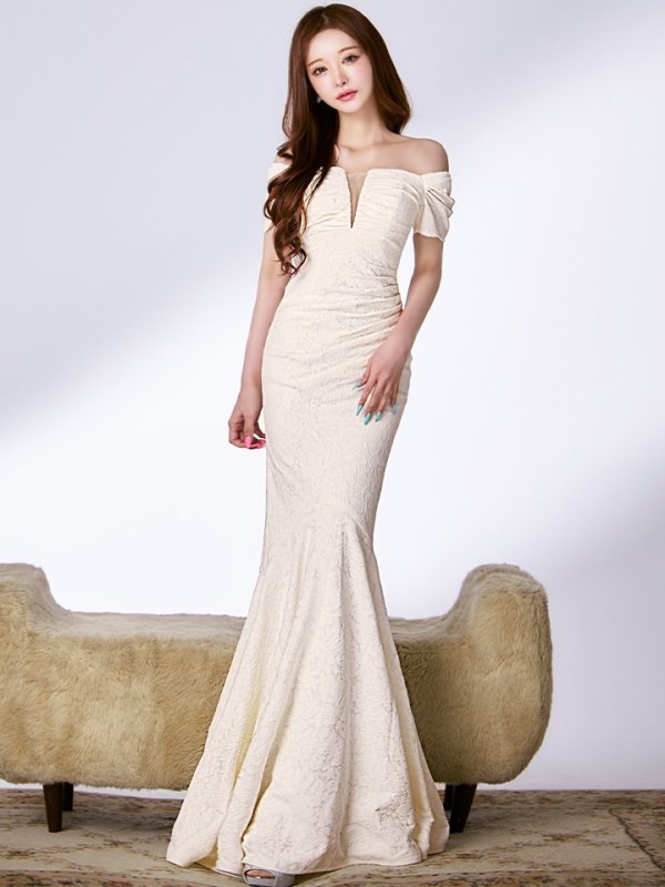 アイボリー　モデル：真優川咲　身長：158cm　着用サイズ：8号(Sサイズ)