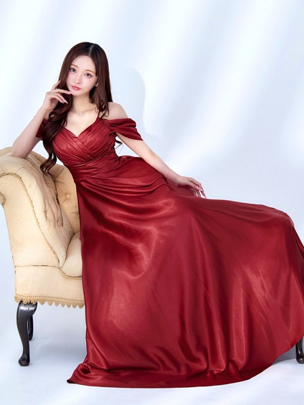 ガーネット モデル：真優川咲　身長：158cm　着用サイズ：8号(Sサイズ)