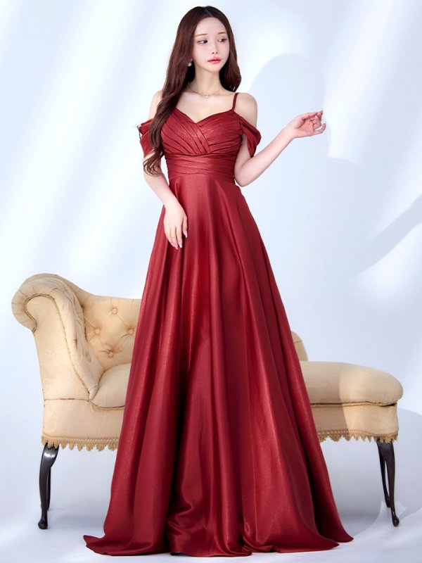 ガーネット モデル：真優川咲　身長：158cm　着用サイズ：8号(Sサイズ)