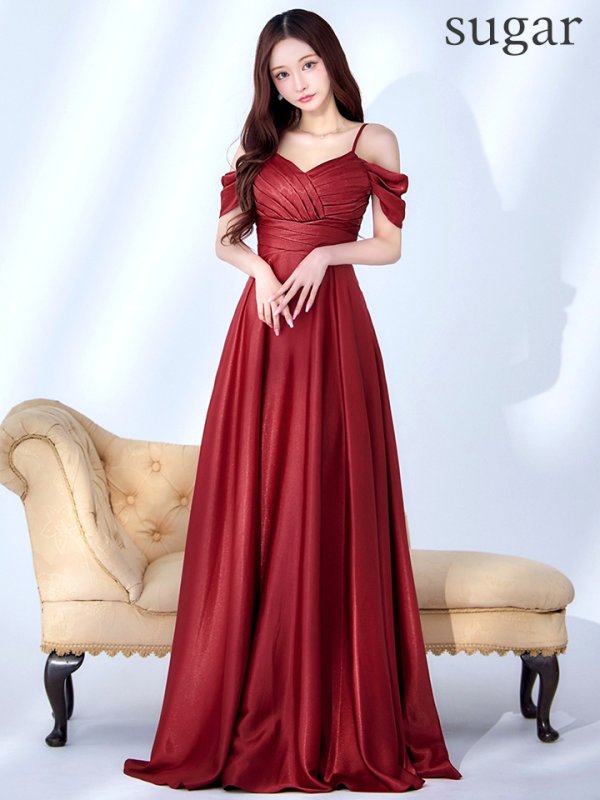 ガーネット モデル：真優川咲　身長：158cm　着用サイズ：8号(Sサイズ)