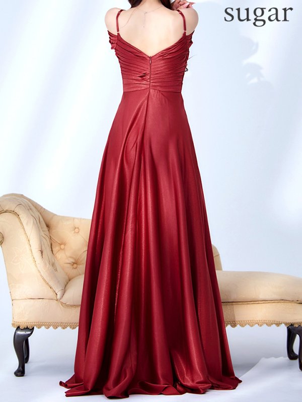 ガーネット モデル：真優川咲　身長：158cm　着用サイズ：8号(Sサイズ)