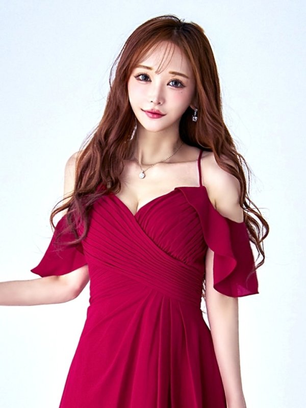 ダークレッド モデル：真優川咲　身長：158cm　着用サイズ：8号(Sサイズ)