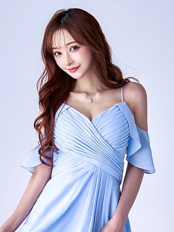 パウダーブルー モデル：真優川咲　身長：158cm　着用サイズ：8号(Sサイズ)