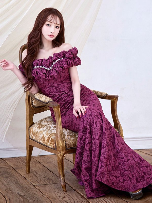 バーガンディ モデル：真優川咲　身長：158cm：8号(Sサイズ)