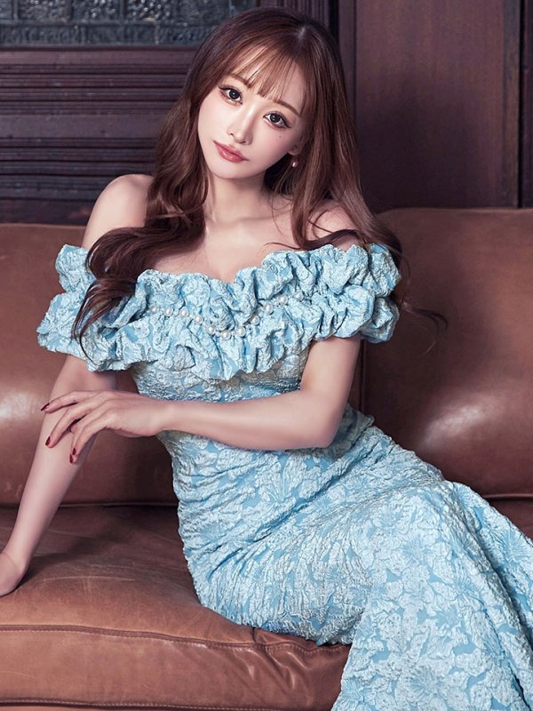 ブルー モデル：真優川咲　身長：158cm：8号(Sサイズ)