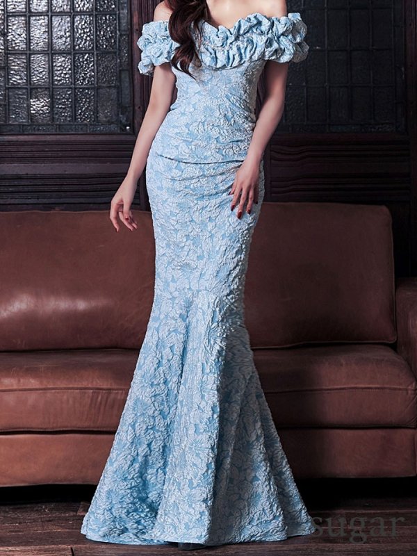 ブルー モデル：真優川咲　身長：158cm：8号(Sサイズ)