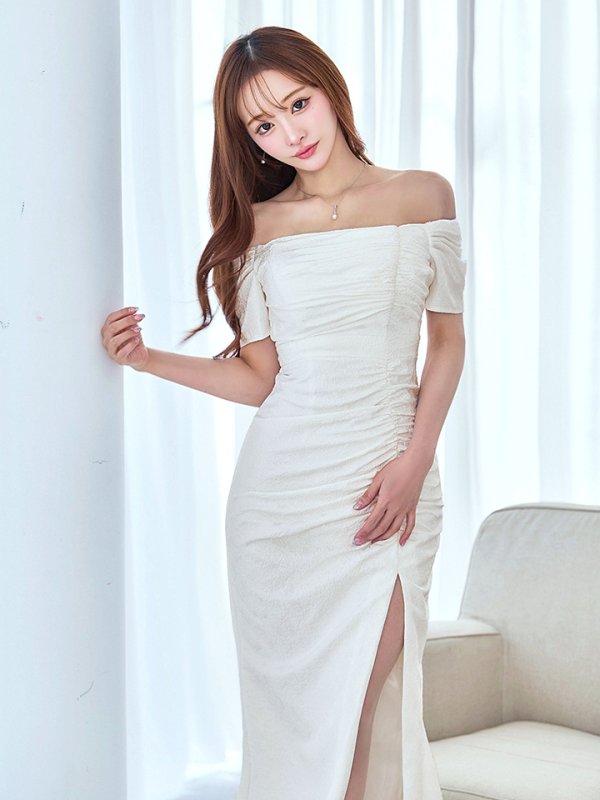 アイボリー モデル：真優川咲　身長：158cm　着用サイズ：8号(Sサイズ)