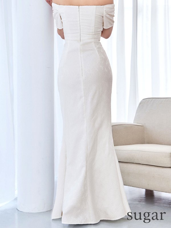 アイボリー モデル：真優川咲　身長：158cm　着用サイズ：8号(Sサイズ)