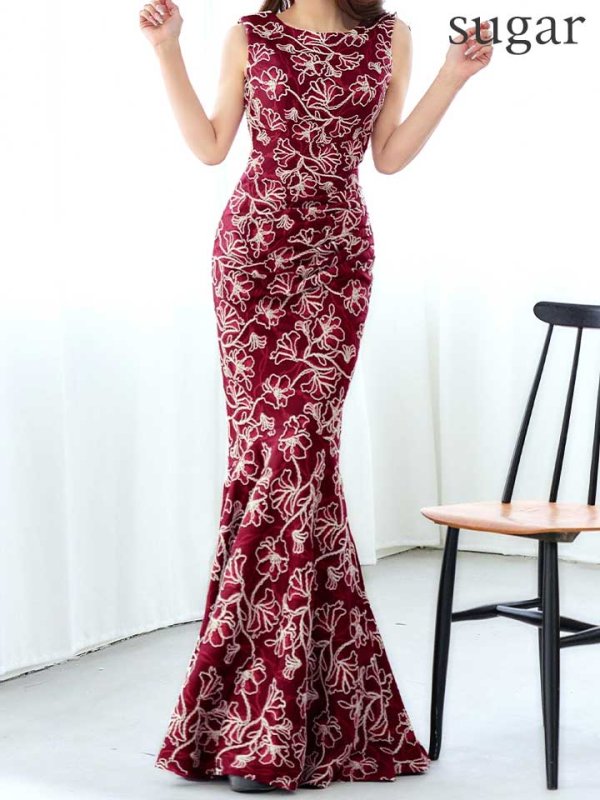 バーガンディ　モデル：真優川咲　身長：158cm　着用サイズ：8号(Sサイズ)