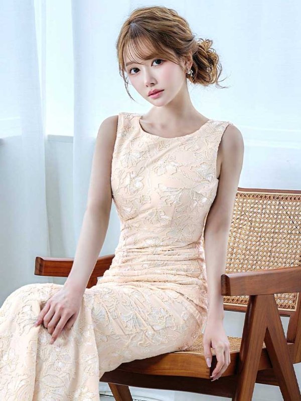 ライトベージュ　モデル：ゆめ　身長：160cm　着用サイズ：8号(Sサイズ)