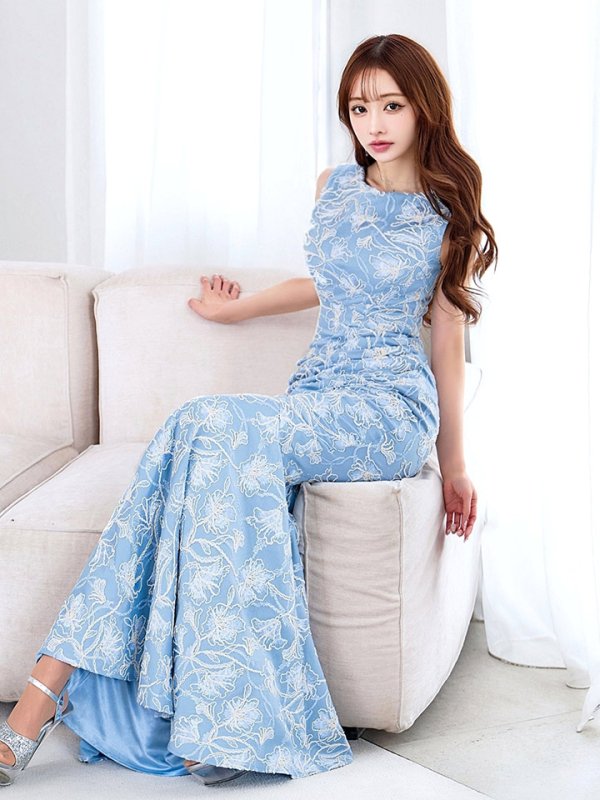 スモーキーブルー　モデル：真優川咲　身長：158cm　着用サイズ：8号(Sサイズ)