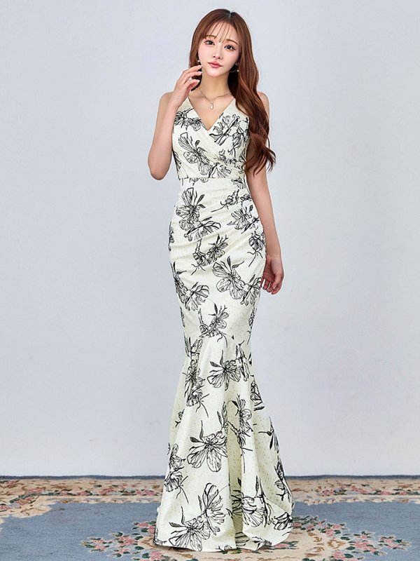 アイボリー　モデル：真優川咲　身長：158cm　着用サイズ：8号(Sサイズ)