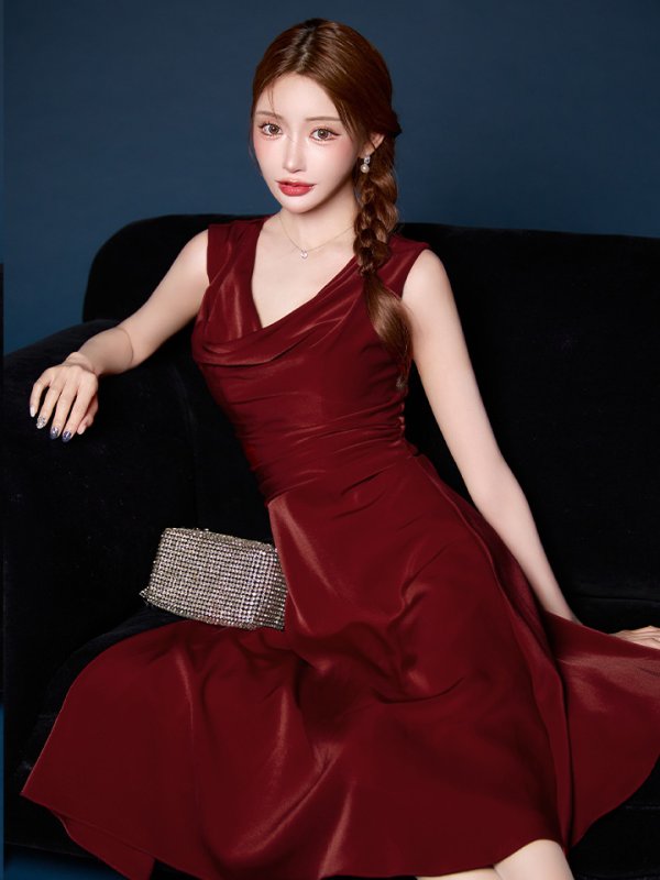 ワインレッド　モデル：明日花キララ　身長162cm　着用サイズ：Sサイズ