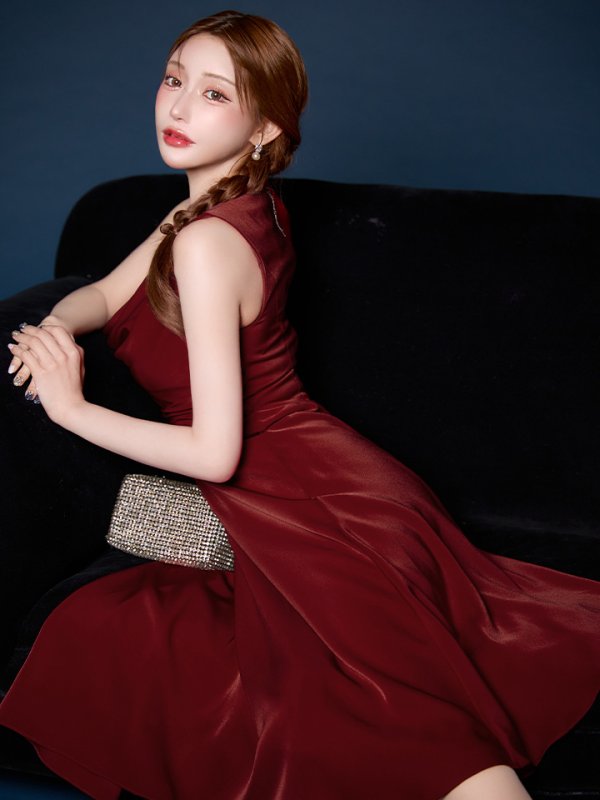 ワインレッド　モデル：明日花キララ　身長162cm　着用サイズ：Sサイズ