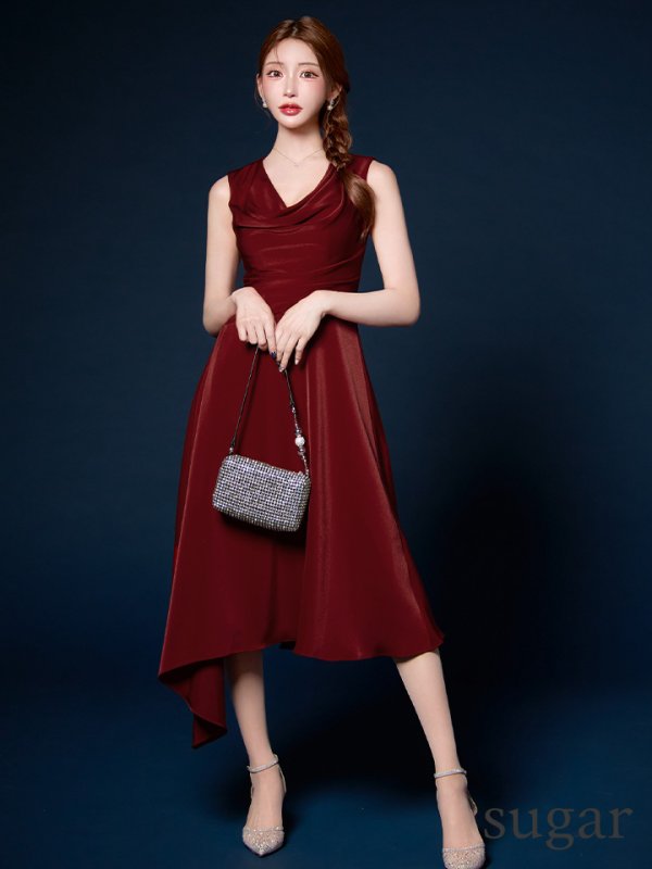 ワインレッド　モデル：明日花キララ　身長162cm　着用サイズ：Sサイズ