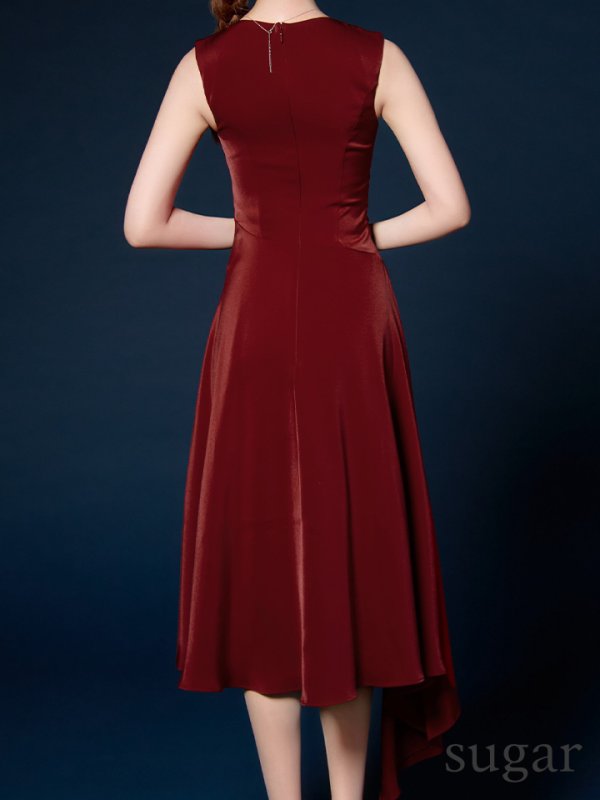 ワインレッド　モデル：明日花キララ　身長162cm　着用サイズ：Sサイズ