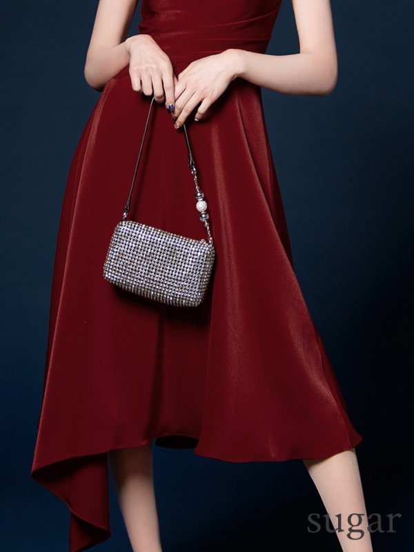 ワインレッド　モデル：明日花キララ　身長162cm　着用サイズ：Sサイズ