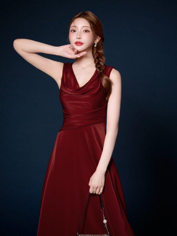 ワインレッド　モデル：明日花キララ　身長162cm　着用サイズ：Sサイズ