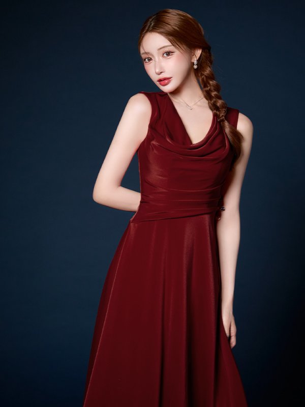 ワインレッド　モデル：明日花キララ　身長162cm　着用サイズ：Sサイズ