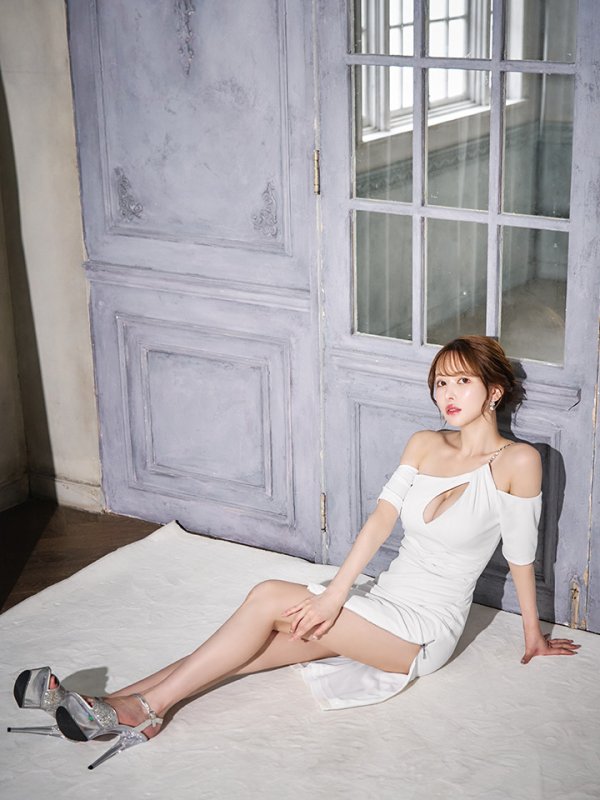 ホワイト モデル:ゆめ 身長:160cm 着用サイズ:Sサイズ