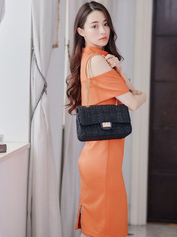 画像4: XSサイズあり【Veautt/ヴュート】【OF05】オープンショルダー/ ネックビジュー/ バックファスナー/ バックオープン/ ワンカラー/ ひざ丈/ タイト/ ミディアムドレス/ キャバドレス