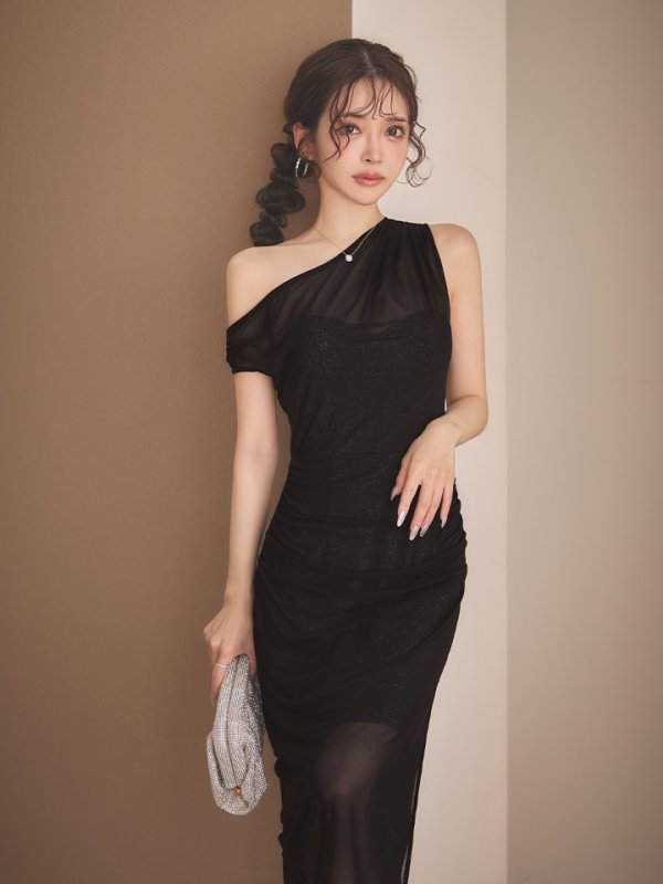 ブラック　モデル：朝陽凪　身長：156cm　着用サイズ：Sサイズ