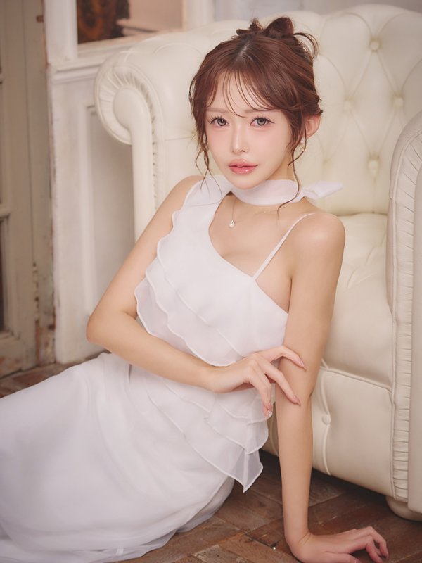 ホワイト　モデル：りな　身長：160cm　着用サイズ：Sサイズ