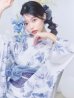 画像1: モダンフラワー大人エレガント浴衣【浴衣３点セット 浴衣/帯/下駄】OBI-g-500-kj-9-NV / HIMO-900-yn-5-IV / HEKO-800-sb-8-DusBL / GETA-01-kj-2-BL/ [YMT] (1)