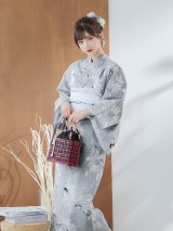 【即日発送】グレー水墨風ダリア浴衣【浴衣３点セット 浴衣/帯/下駄】OBI-siwa-200-kj-6-W / HIMO-900-yn-4-GYxGY / HEKO-800-sb-5-WH / YA-72-kn-Y / YA-74-kn-LGY / GETA-01-kj-3-IV / [YMT]
