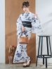 画像2: 【即日発送】ニュアンスモノトーンフラワー浴衣【浴衣３点セット 浴衣/帯/下駄】OBI-siwa-200-kj-1-B / HIMO-900-yn-4-GYxGY / HEKO-800-sb-5-WH / YA-73-kn-GY / GETA-01-kj-3-IV/ [YMT] (2)