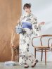 画像2: 【即日発送】水彩風モノトーンフラワー浴衣 OBI-g-500-kj-9-NV / HIMO-900-yn-4-GYxGY / HEKO-800-sb-5-WH / YA-953-kn-BL / YA-1081-kj-BL / GETA-01-kj-3-IV[YMT] (2)