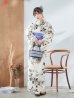 画像4: 【即日発送】水彩風モノトーンフラワー浴衣 OBI-g-500-kj-9-NV / HIMO-900-yn-4-GYxGY / HEKO-800-sb-5-WH / YA-953-kn-BL / YA-1081-kj-BL / GETA-01-kj-3-IV[YMT]