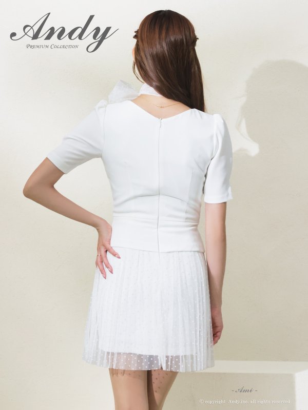 ホワイト　モデル：あみ　着用サイズ：Sサイズ